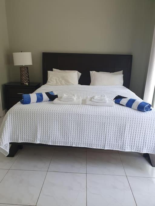 Townhouse By The Bay, Little Bay Country Club ,Negril Villa Orange Bay ภายนอก รูปภาพ