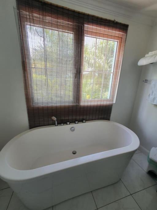 Townhouse By The Bay, Little Bay Country Club ,Negril Villa Orange Bay ภายนอก รูปภาพ