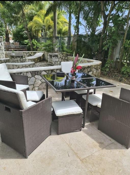 Townhouse By The Bay, Little Bay Country Club ,Negril Villa Orange Bay ภายนอก รูปภาพ